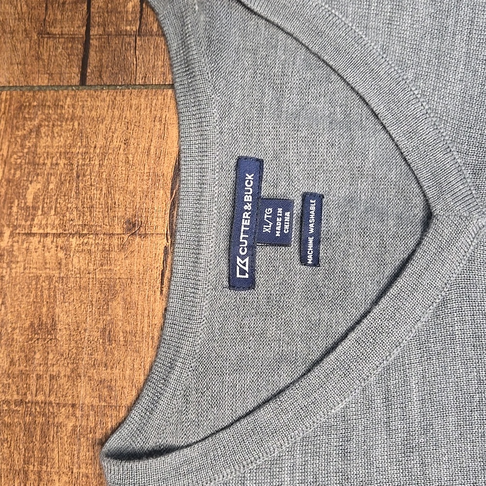 Cutter and Buck Light Gray V Neck Sweater Merino Wool Blend XL Minimalist - Picture 2 of 7